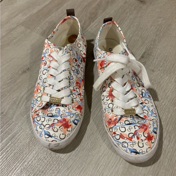 Guess Sneakers! 💋 - Picture 5 of 5